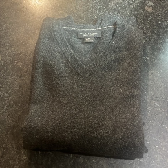 Grey V-Neck Bloomingdale’s Cashmere Sweater - Picture 5 of 5
